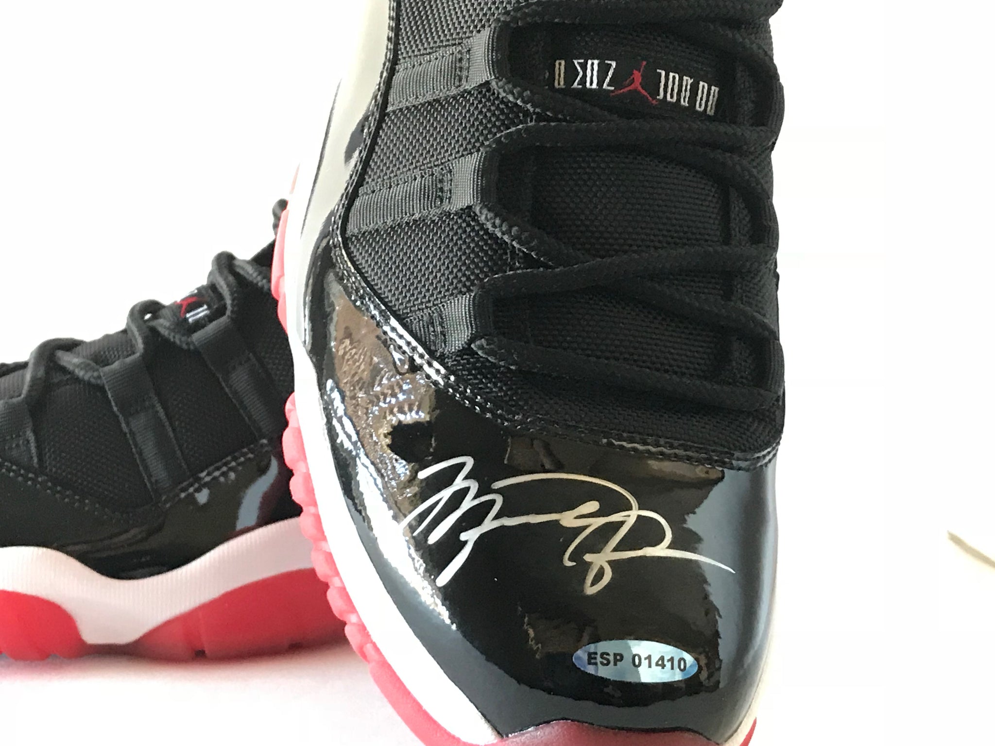 Michael Jordan Chicago Bulls Autographed Black & Pinstr
